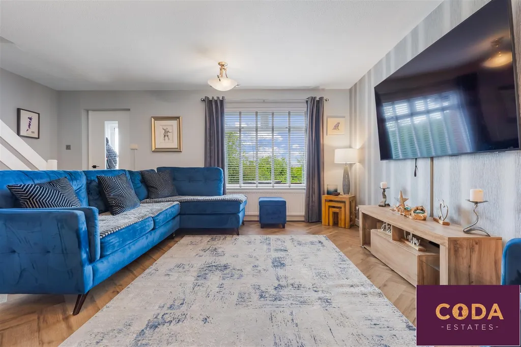 House in Glasgow, The Valley, Maryhill - More
