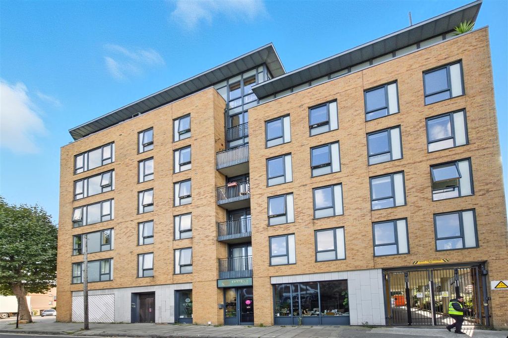 Property photo 1 of 20 Flat 3, 43 Cordwainer House (20).Jpg