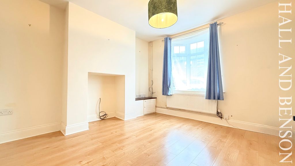 Property photo 2 of 8 Image