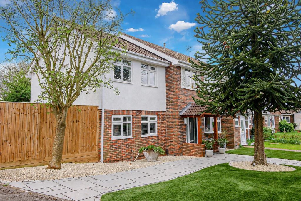 Property photo 1 of 20 Approach