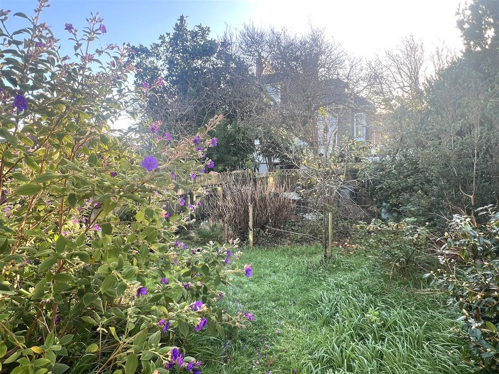 Property photo 2 of 19 Garden