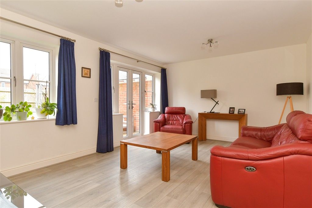 Property photo 1 of 16 Lounge