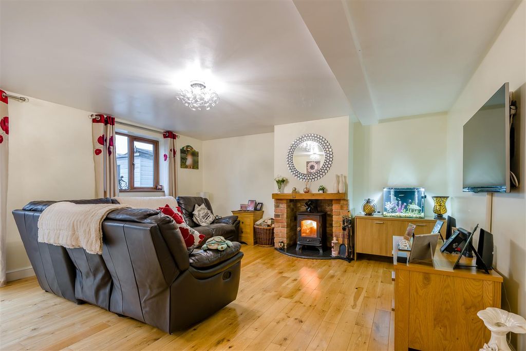Property photo 3 of 31