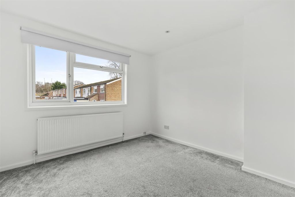 Property photo 3 of 17 238 Hithercroft Rd, Hp13 5Rg-1.Jpg