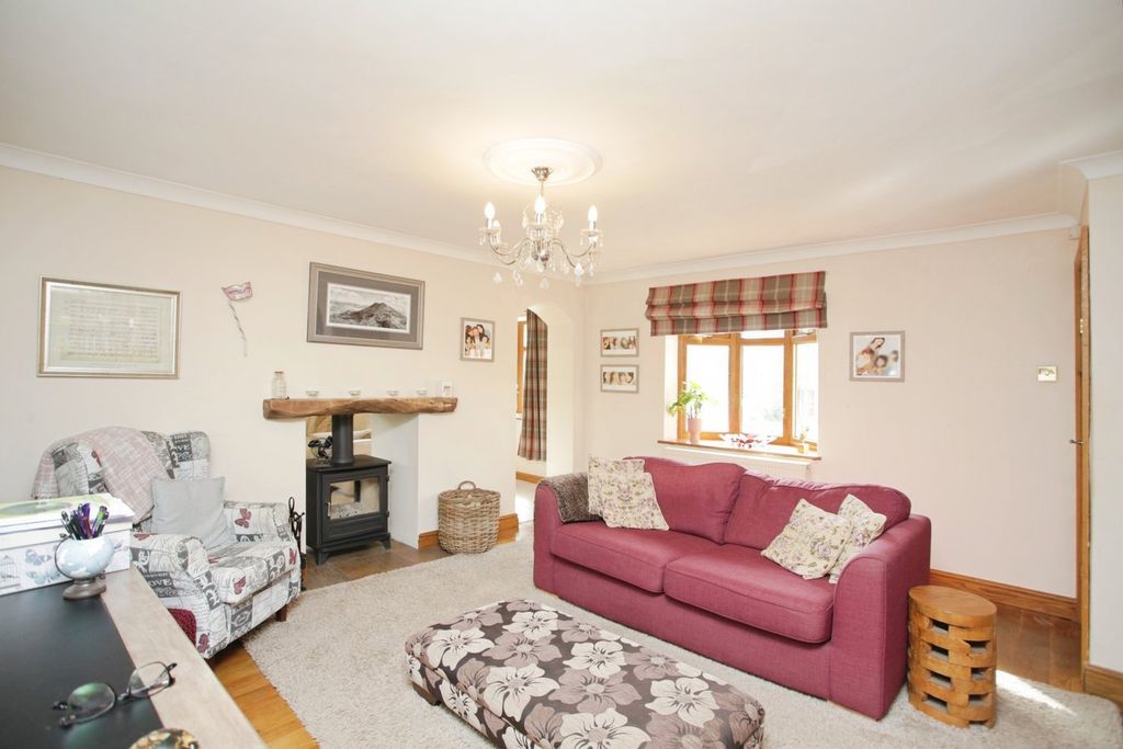 Property photo 3 of 34