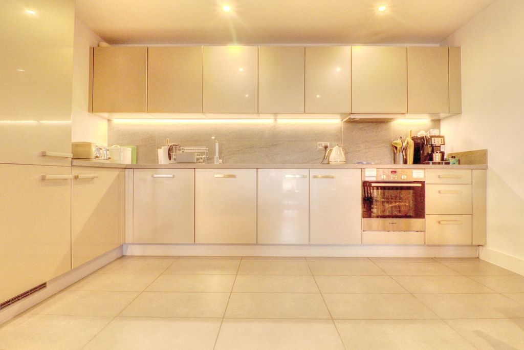 Property photo 2 of 7 Picture No. 10