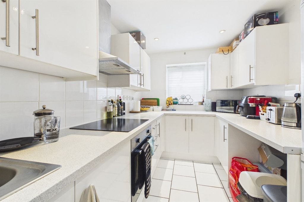 Property photo 2 of 8 Kitchen