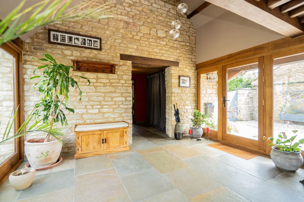 Property photo 2 of 47