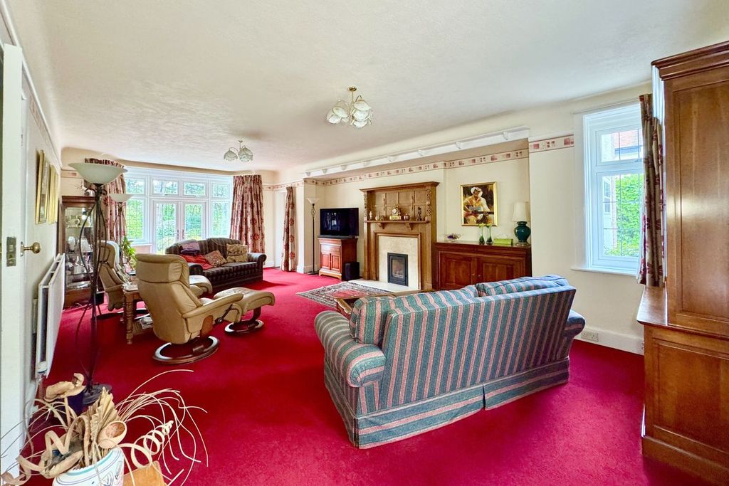 Property photo 2 of 34