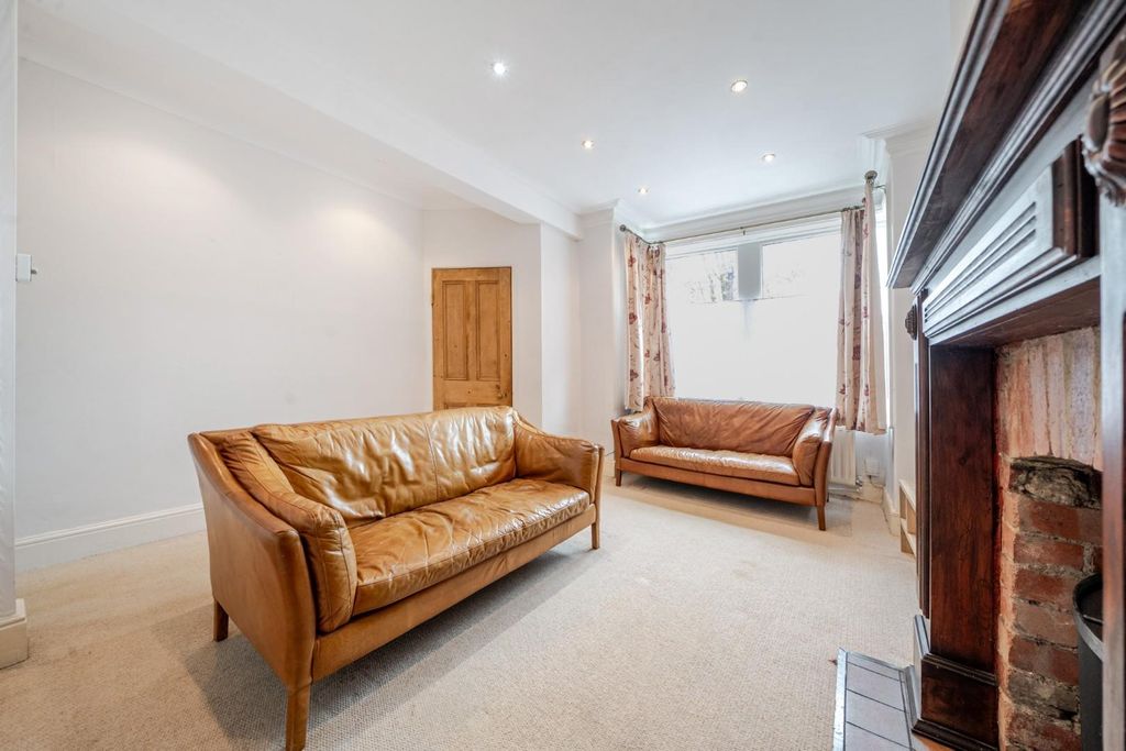 Property photo 3 of 16 Lounge 2.Jpg