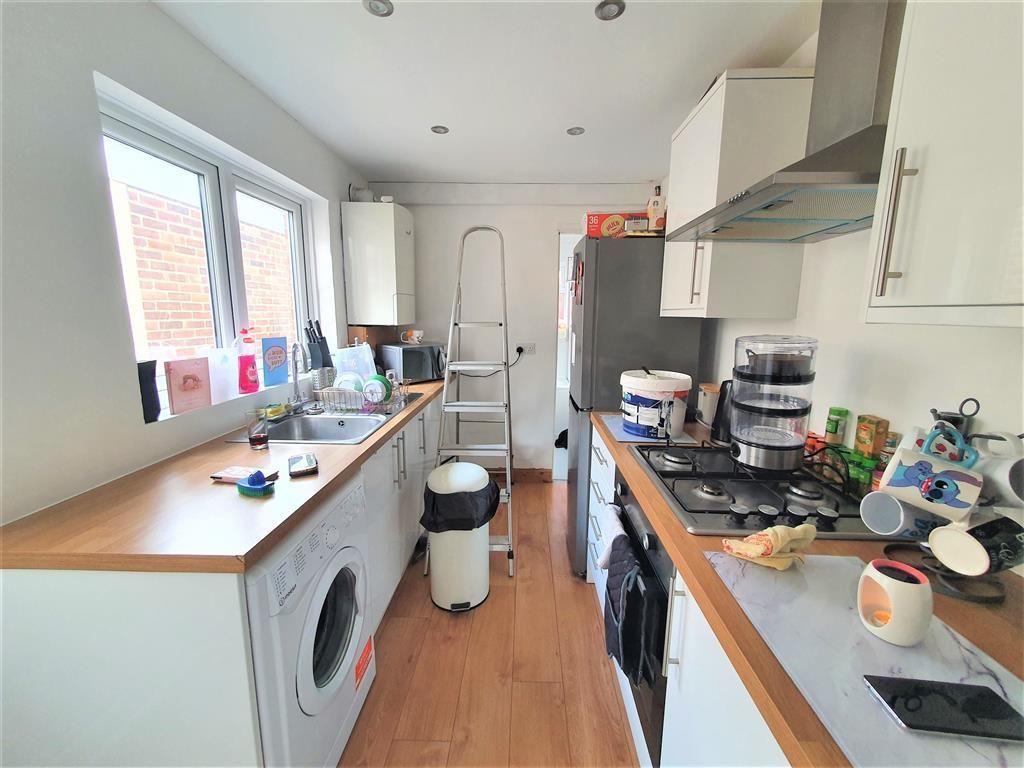 Property photo 2 of 8 Kitchen