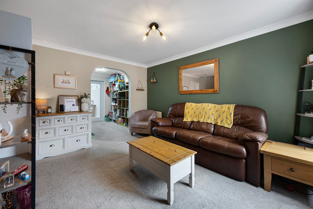 Property photo 2 of 26