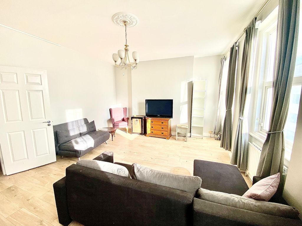 Property photo 2 of 8