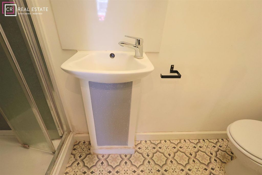 Property photo 2 of 2 En Suite