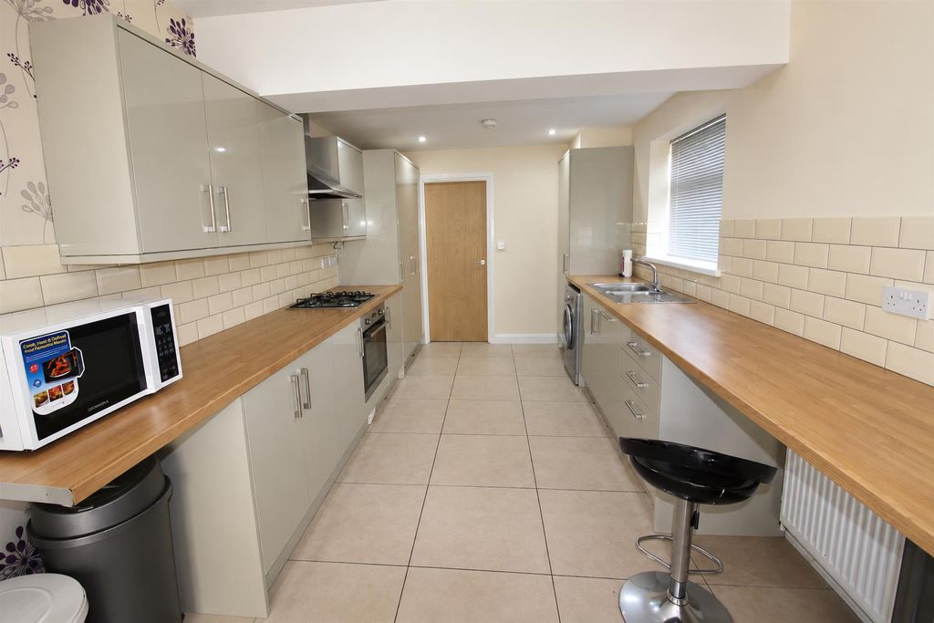 Property photo 2 of 15 7Bd164d8-Ea8d-4Bf8-A482-d52F6Ca21F1F.Png