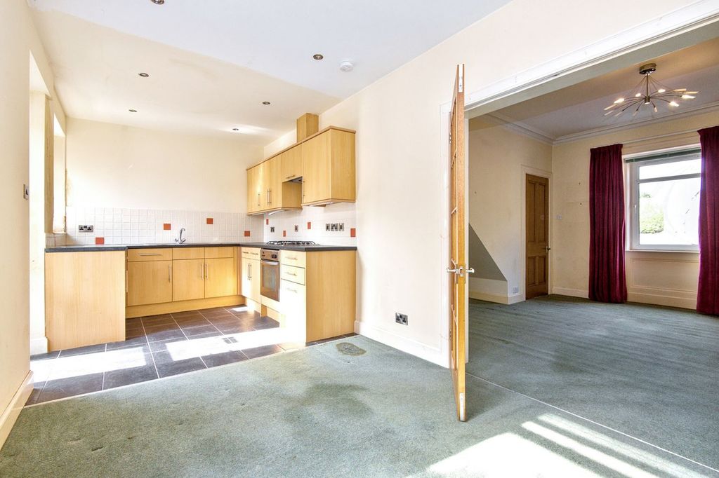 Property photo 3 of 8