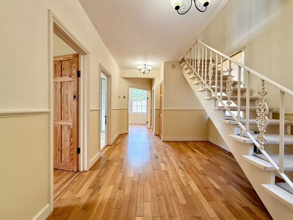 Property photo 2 of 60