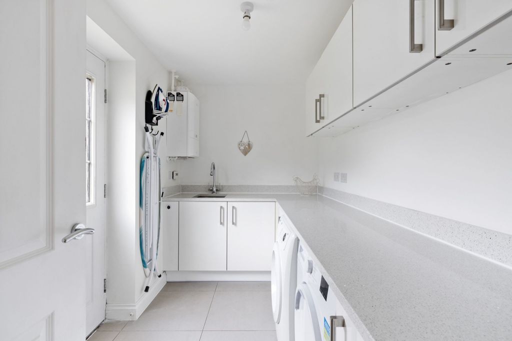 Additional image 7 of 4 bed detached house for saleLeachman Way, Petersfield GU31