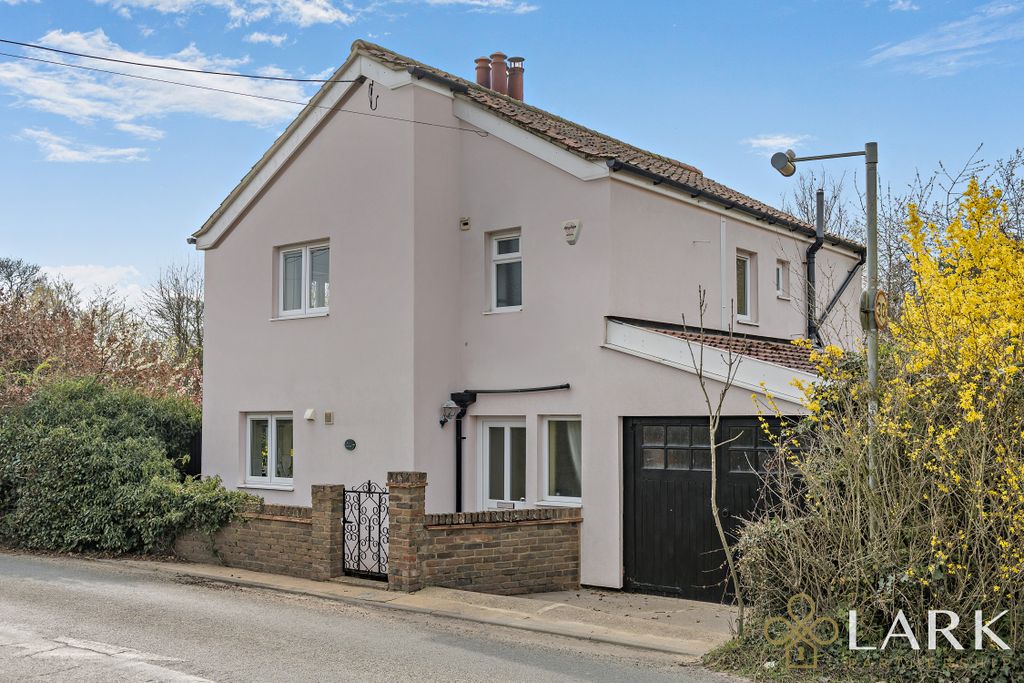 Property photo 1 of 16 8682670-Exteriorwm05-v2-800