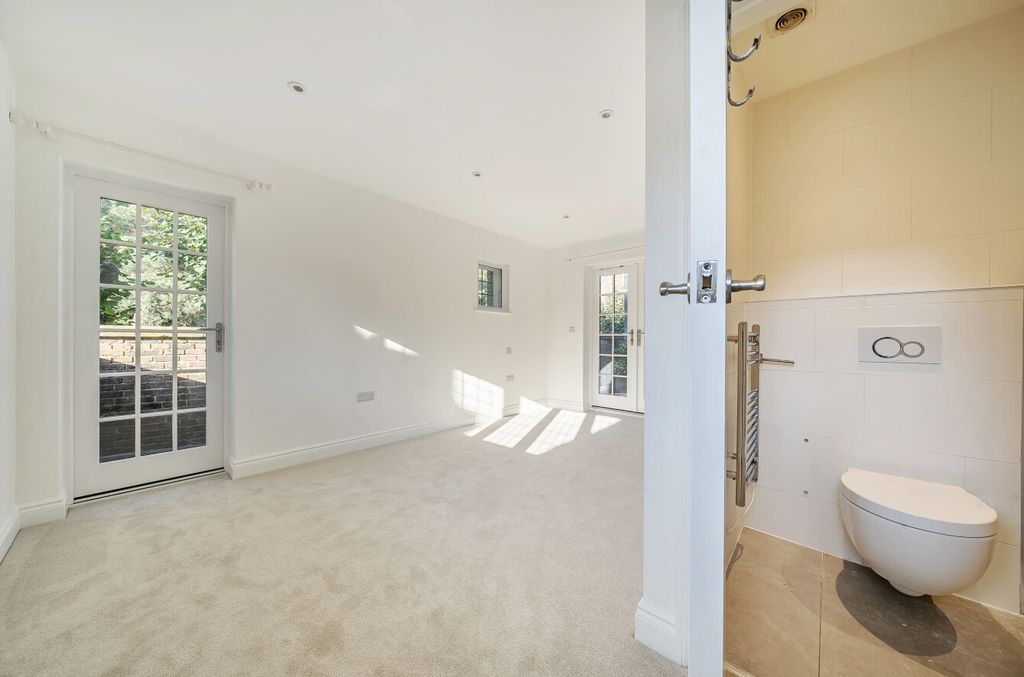 Additional image 20 of 2 bed flat for saleHigh Street, East Grinstead, West Sussex RH19