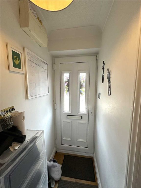 Property photo 2 of 17 Ground Floor