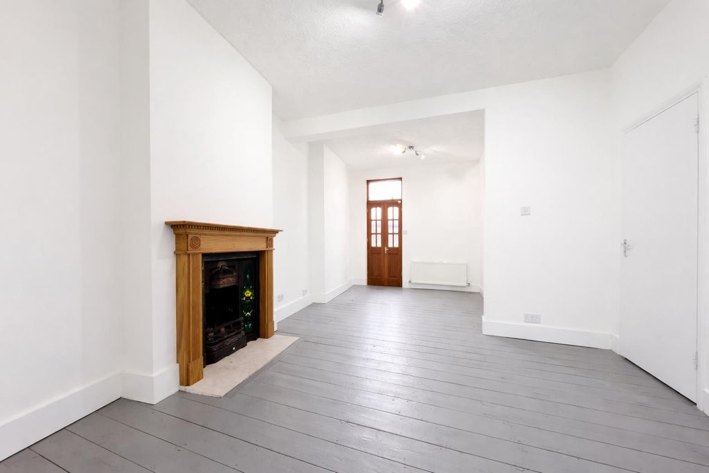 Property photo 2 of 15 ce50Fd52-E484-4E30-981A-80E38681Ef1B.Png