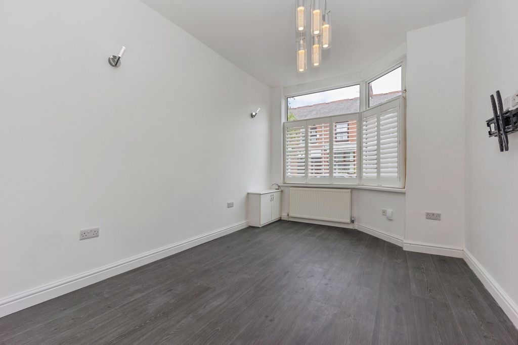 Property photo 2 of 25 Pbox-Img.Jpg