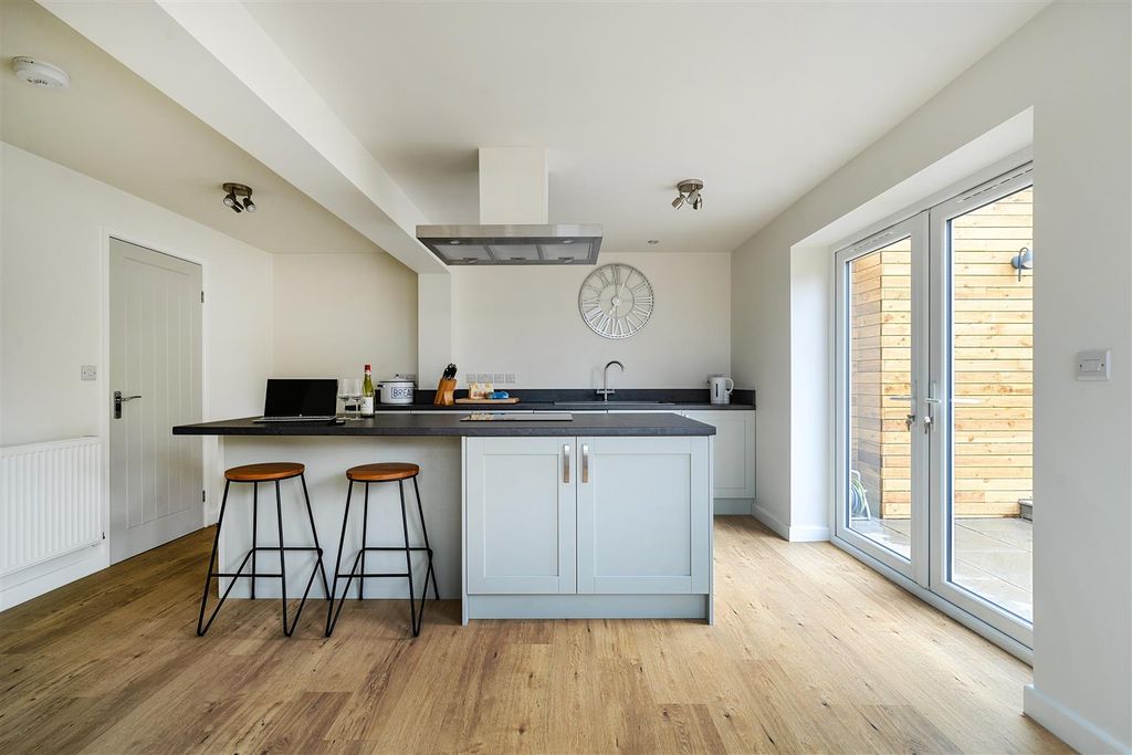 Property photo 2 of 19 1348529-14-68c1698Fe1c06.Jpg