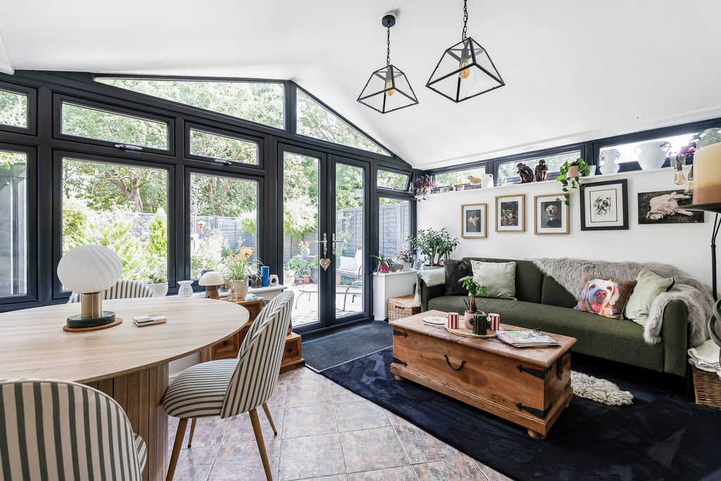 Property photo 3 of 12 Dining Area