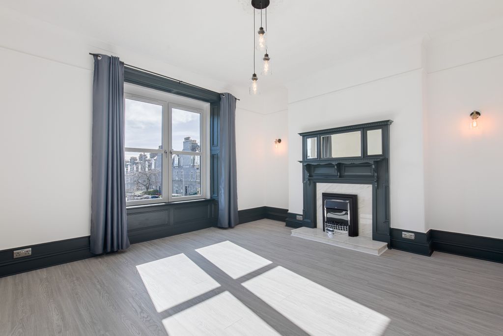 Property photo 2 of 14 Living1