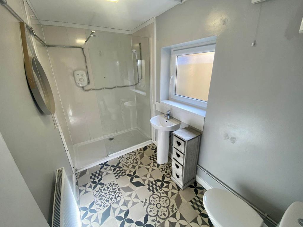 Property photo 1 of 17 Gf Bathroom 1