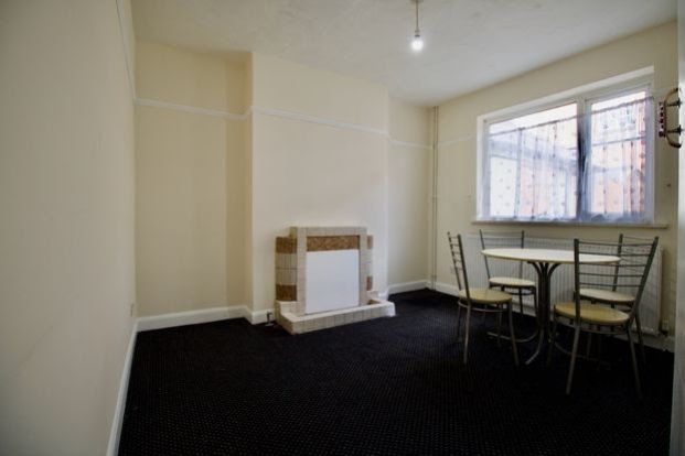 Property photo 3 of 8 Dining Room