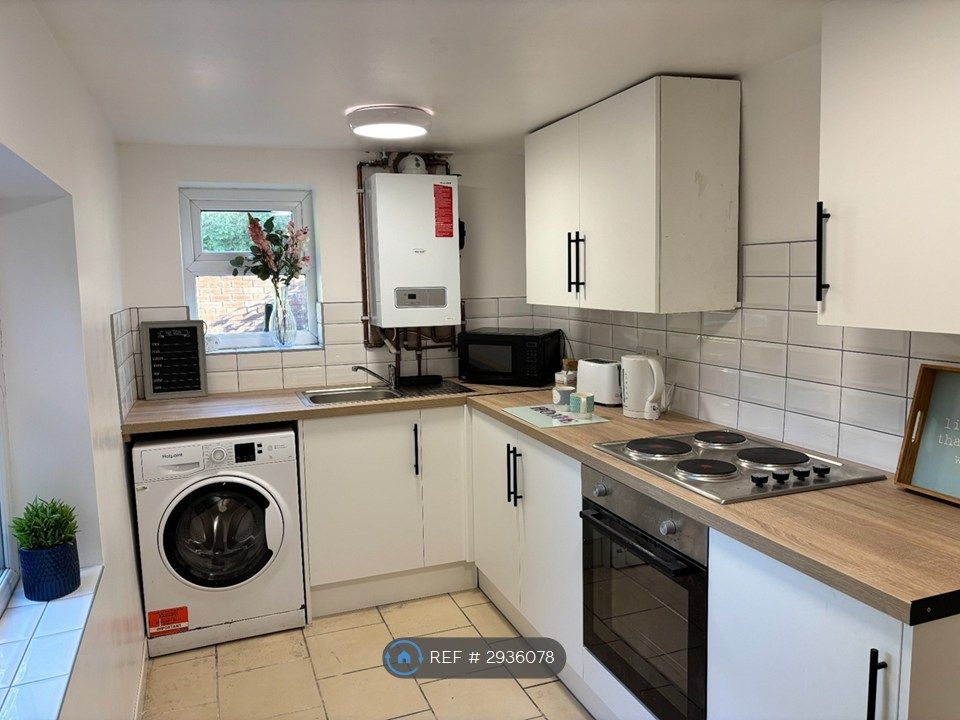 Property photo 1 of 8 Newly Fitted Kitchen
