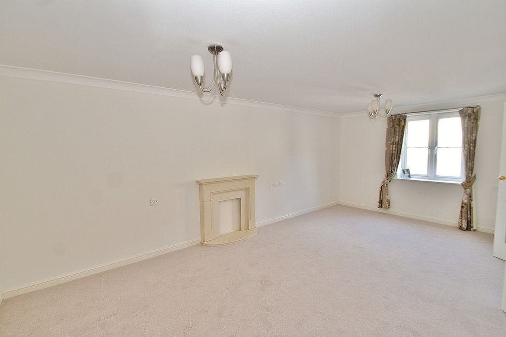 Property photo 2 of 8