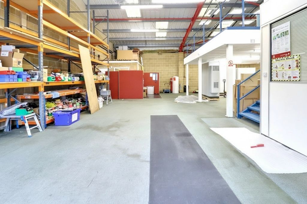 Property photo 2 of 18 Openart-Image_5Gxkw5Sg_1759939133820_Raw