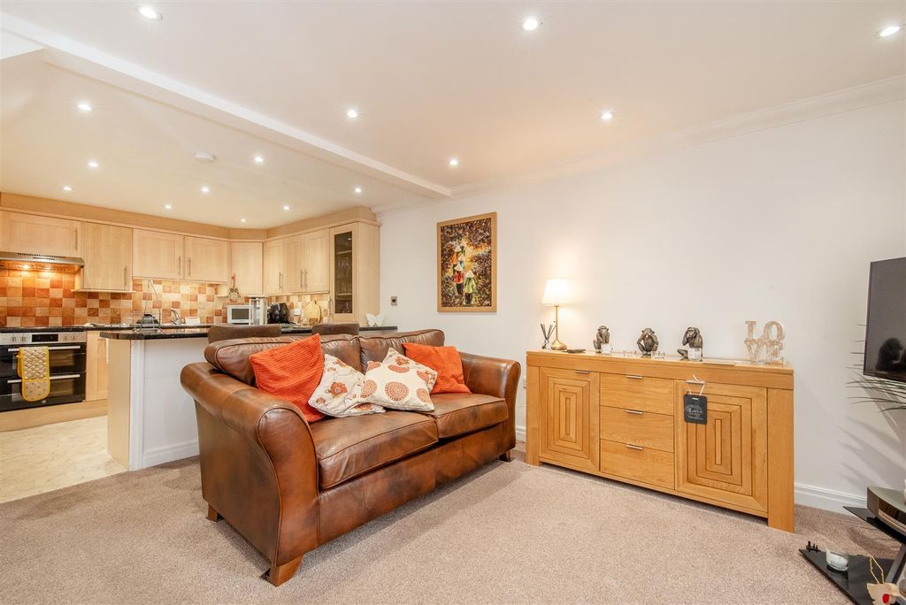 Property photo 2 of 16 Lounge/Kitchen/Diner