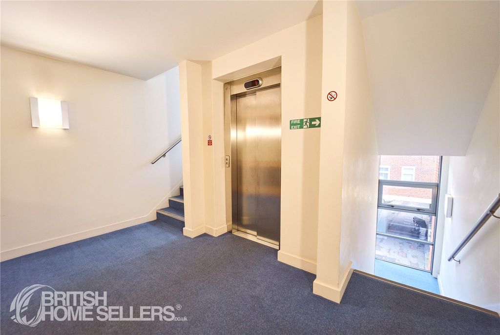 Property photo 3 of 22 Picture No. 05