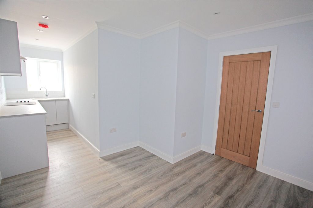 Property photo 1 of 8 Kitchen/Reception