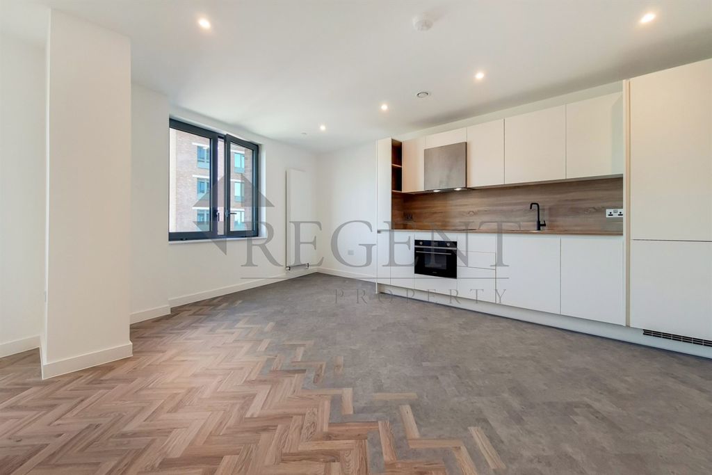 Property photo 1 of 7 Studio Flat