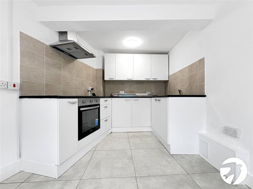 Property photo 2 of 12 Picture No. 27