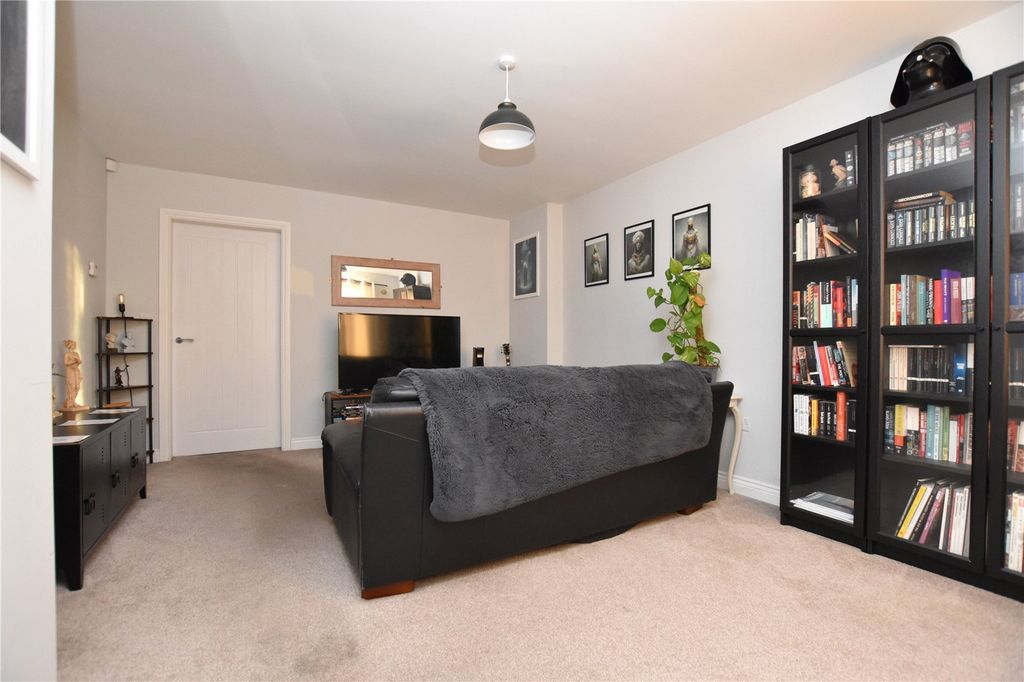 Property photo 2 of 23 Picture No. 13