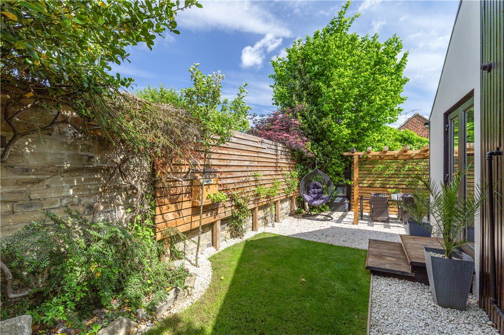 Property photo 2 of 32 Gardens