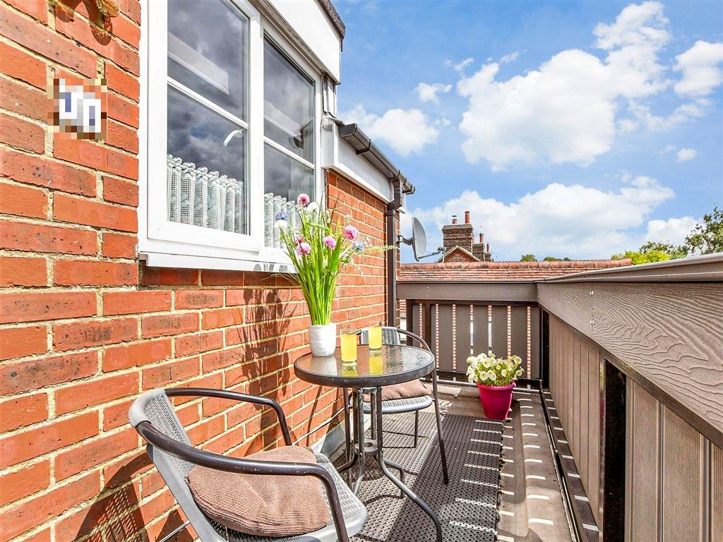 Property photo 2 of 9 Balcony