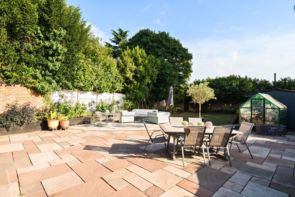 Property photo 3 of 19 Garden