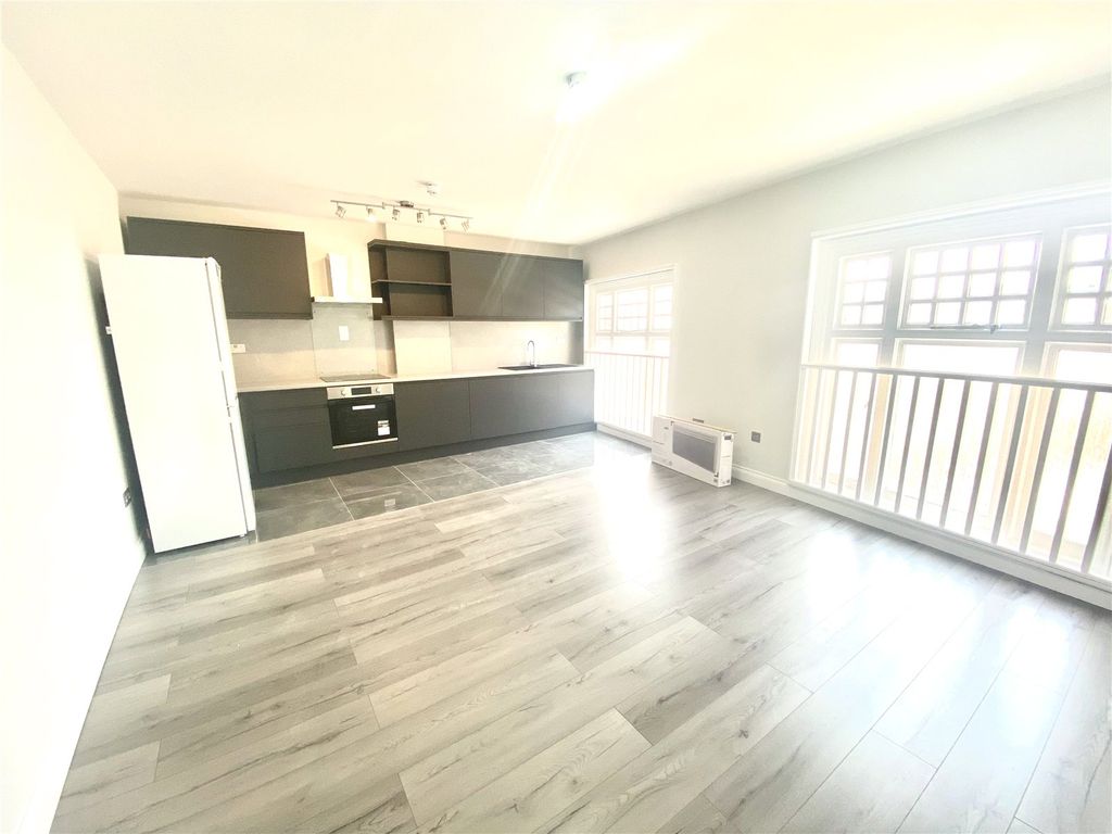 Property photo 2 of 7 Kitchen/Lounge