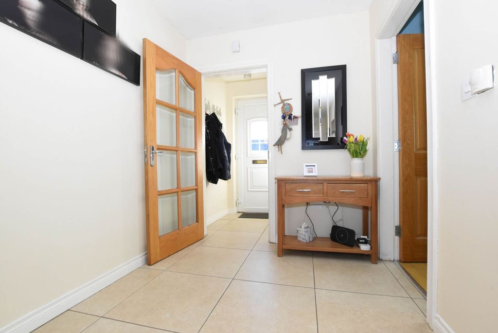 Property photo 2 of 31