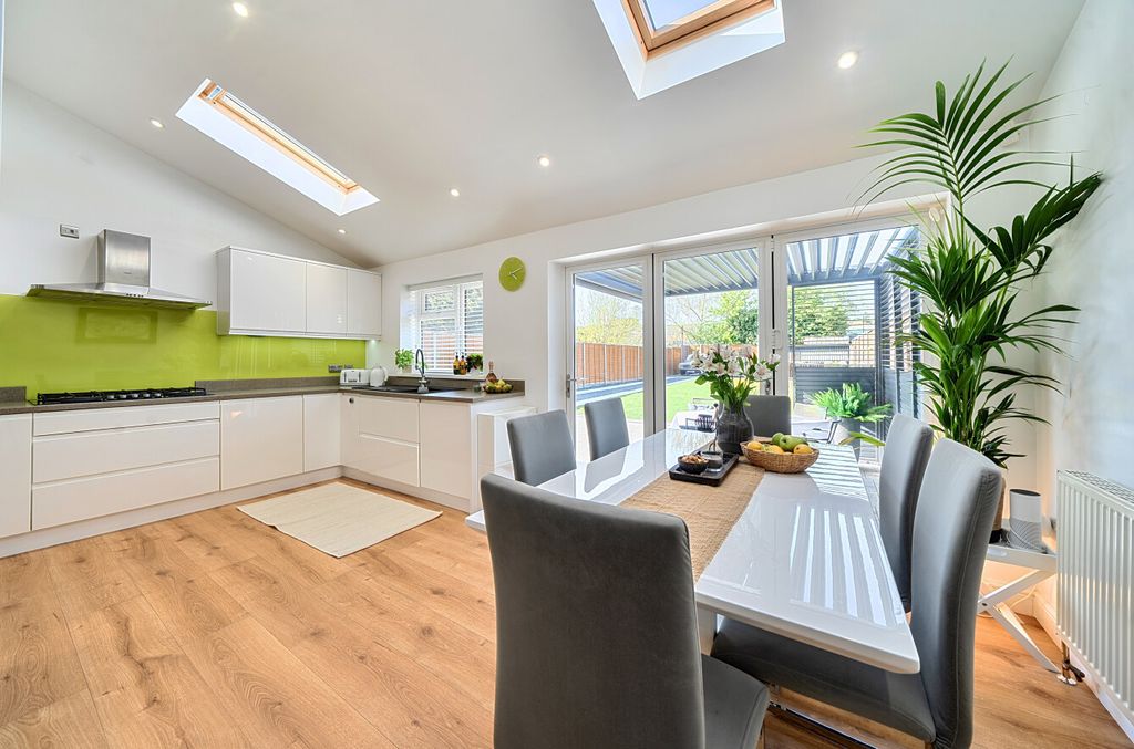 Property photo 2 of 20 1438868-11-69d680...