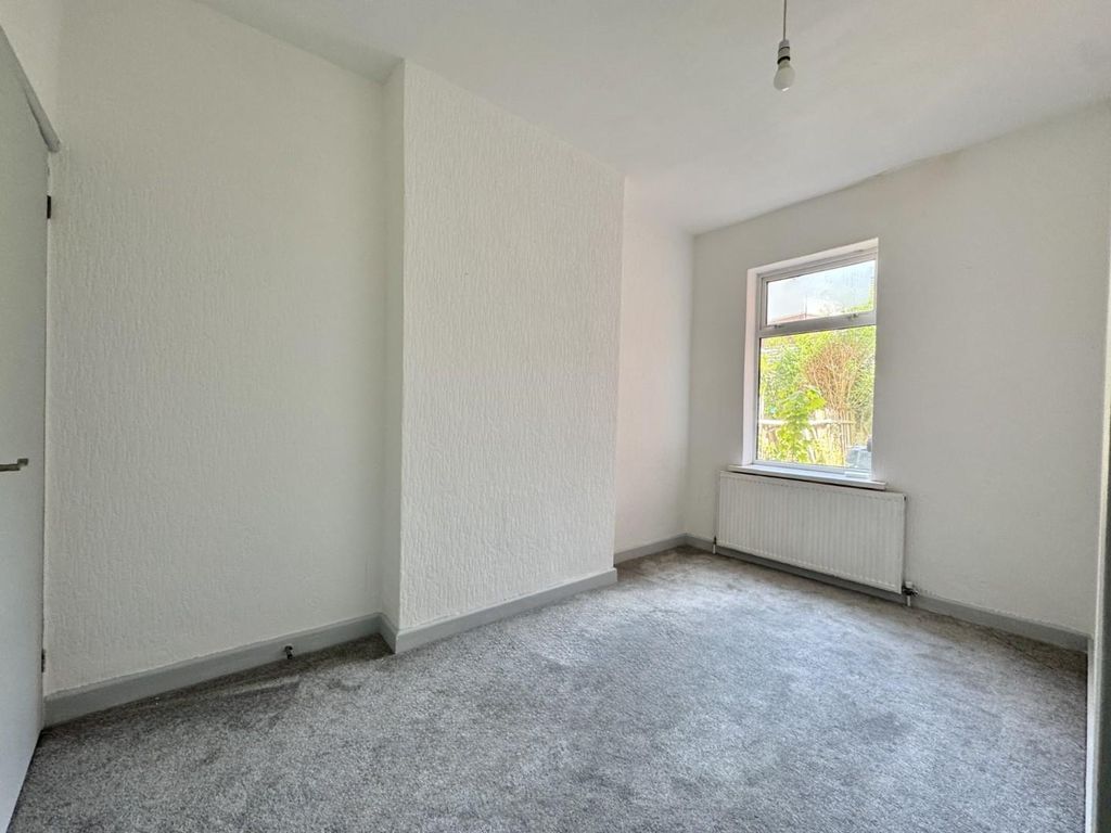 Property photo 3 of 10 4