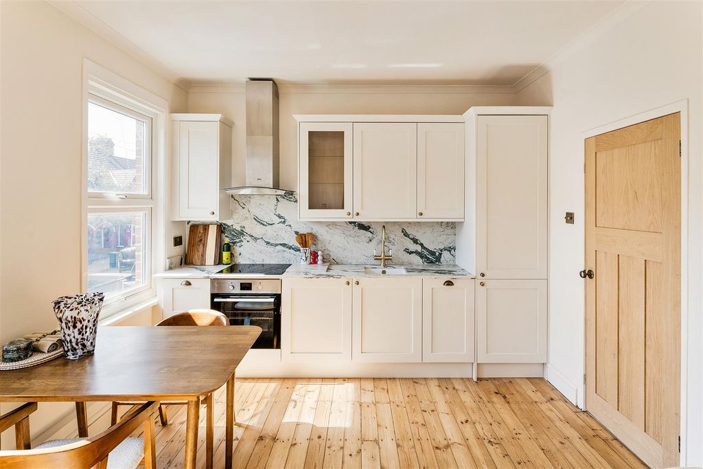 Property photo 3 of 26 Bloxhall Road, E10