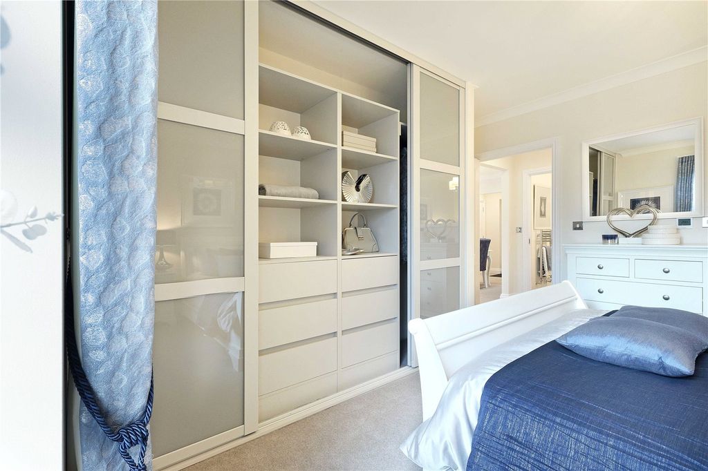 Property photo 3 of 9 Pinewood Place